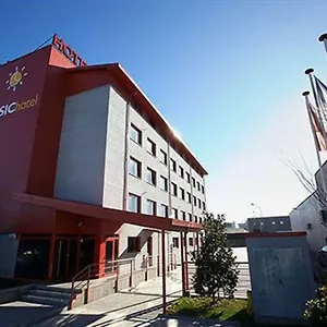 Basic Hotel